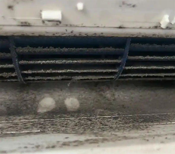 岳阳楼空调吹的风有股烧焦味是怎么回事